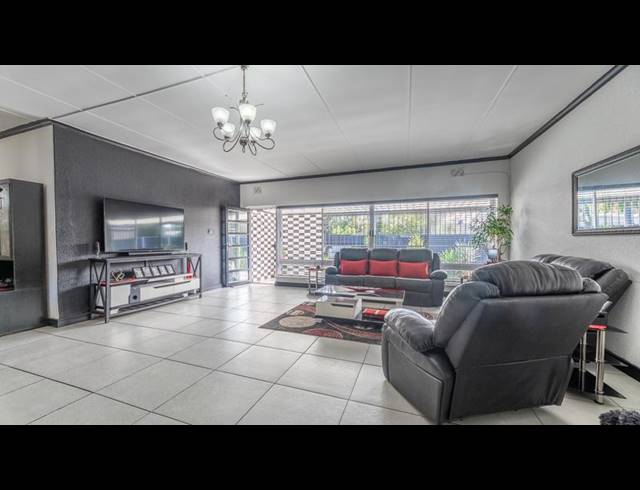 4 BEDROOM HOUSE FOR SALE IN CHRISMAR